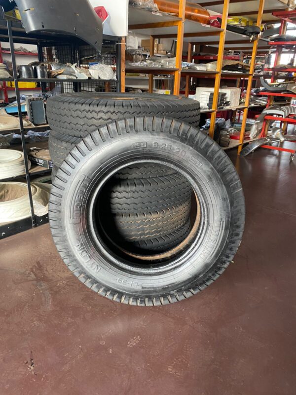 Pneus Pireli semi novos 8.25-20 12 Lonas