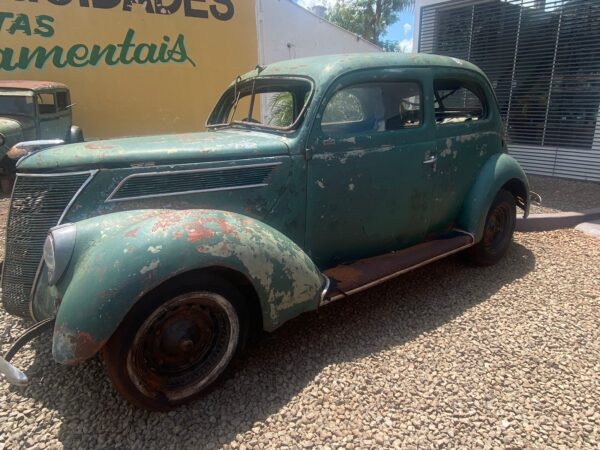 Ford 1937 V8 - Image 3