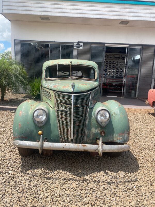 Ford 1937 V8