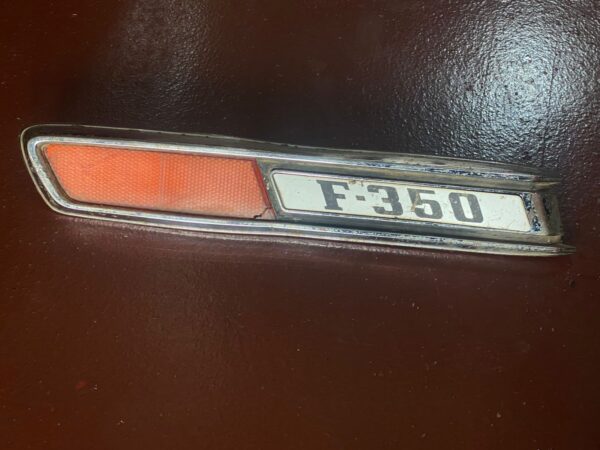 Emblema Esquerdo Capô F-350 72 à 79 Original Usado - Imagem 2